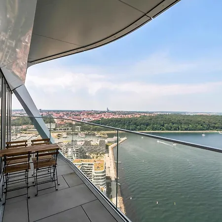 Penthouse On 35th Floor